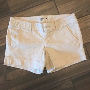 Khaki women’s American eagle shorts